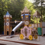 22f-2015-07_Spielschloss_2_300dpi_1280x853